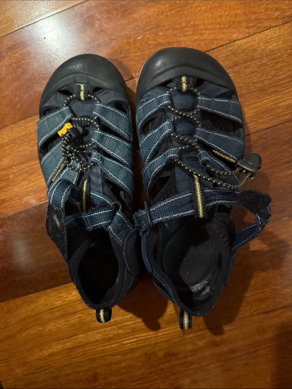 Keen big kids  Navy and Yellow Closed-Toe Sandals 5